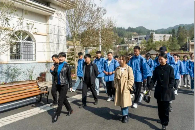 青春志愿行 情暖夕陽紅——信息工程系學(xué)子走進(jìn)敬老院開展志愿服務(wù)活動