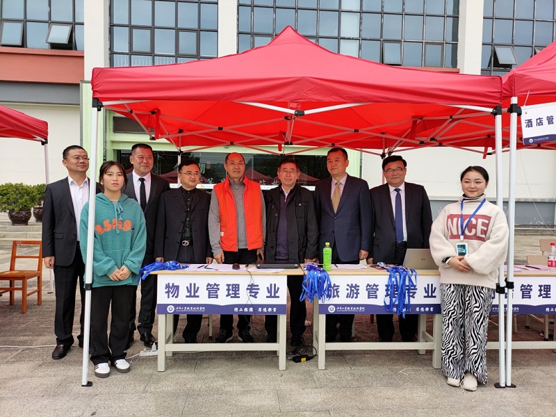 市政協(xié)副主席秦天志、重慶海怡天集團(tuán)董事局主席張海源一行蒞臨我院考察指導(dǎo)