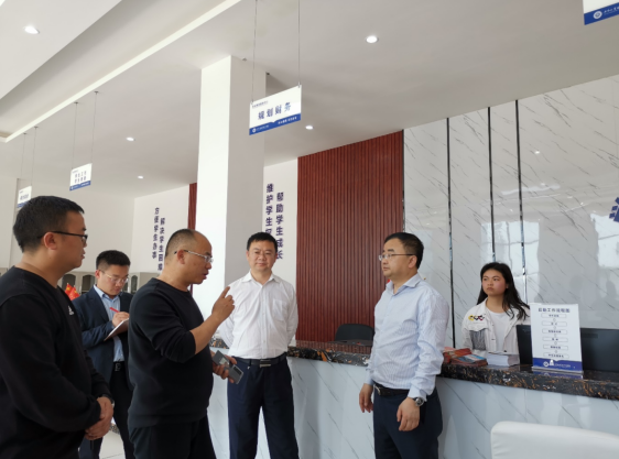 突出學(xué)史力行，為學(xué)生辦實事解難題 ——畢節(jié)工職院黨委書記李涌到學(xué)生事務(wù)服務(wù)中心、 學(xué)生宿舍走訪調(diào)研