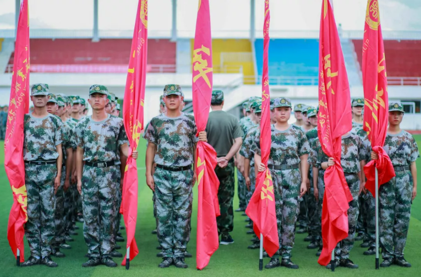 當迷彩邂逅青春，記錄工職院軍訓生活