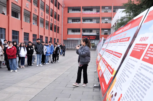 畢節(jié)工業(yè)職業(yè)技術(shù)學(xué)院開(kāi)展“法治宣傳進(jìn)校園”活動(dòng)