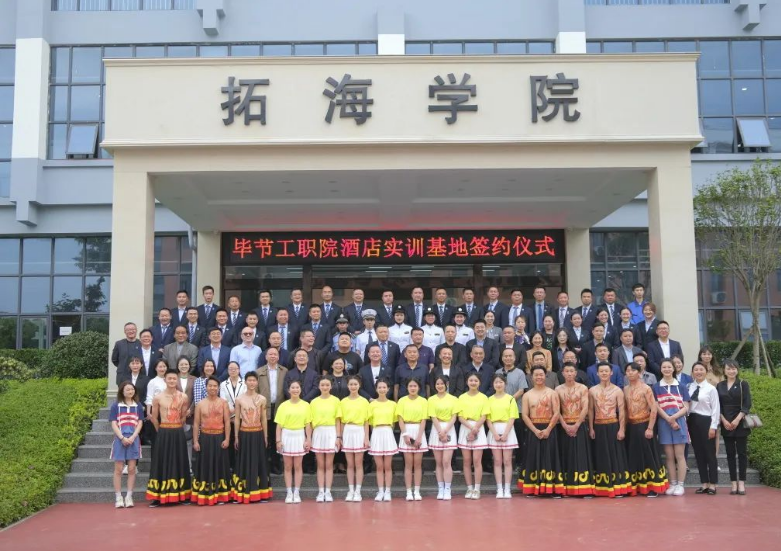 乘勢(shì)揚(yáng)帆再啟航——拓海學(xué)院成立一周年，故事還在繼續(xù)