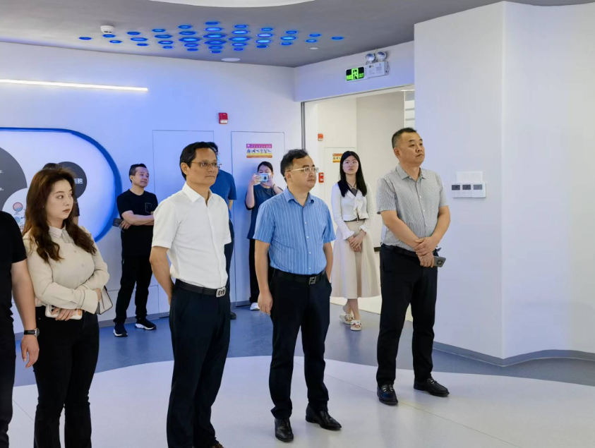 李涌、邱國(guó)援率隊(duì)到廣東省企業(yè)、院?？疾鞂W(xué)習(xí)