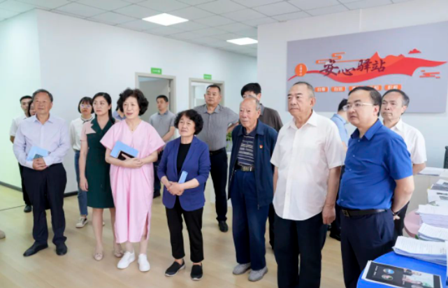 省、市關(guān)心下一代工作委員會(huì)赴畢節(jié)工業(yè)職業(yè)技術(shù)學(xué)院調(diào)研