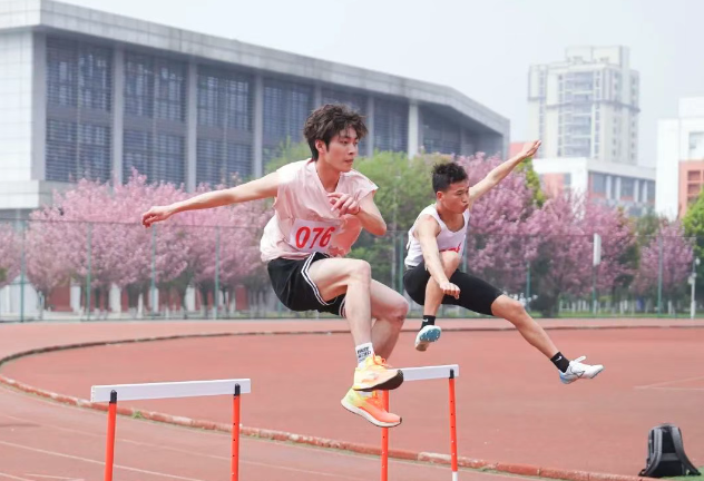 畢節(jié)工業(yè)職業(yè)技術(shù)學(xué)院第六屆田徑運(yùn)動(dòng)會(huì)圓滿落幕